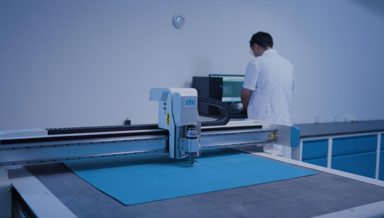 智能数控自动裁样机。。。。。。。